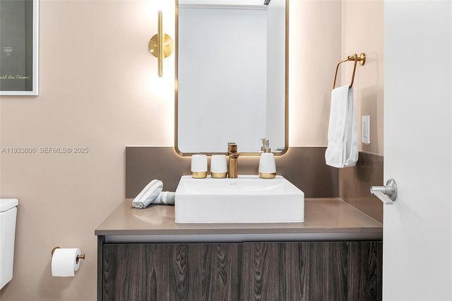 159 NE 6th St 5016, Miami, FL 33132