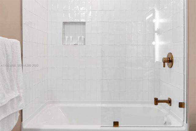 159 NE 6th St 5016, Miami, FL 33132