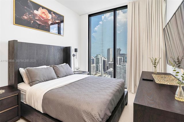 159 NE 6th St 5016, Miami, FL 33132