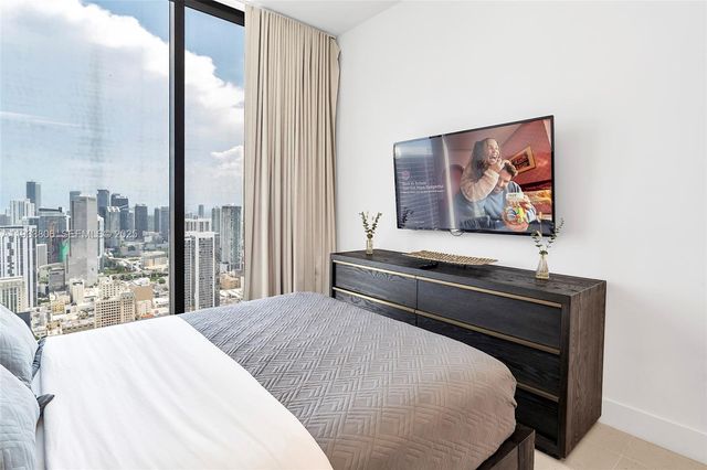 159 NE 6th St 5016, Miami, FL 33132