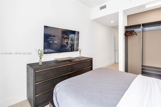 159 NE 6th St 5016, Miami, FL 33132