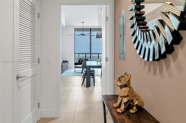 159 NE 6th St 5016, Miami, FL 33132