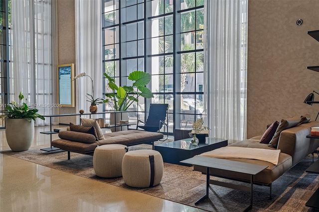 159 NE 6th St 5016, Miami, FL 33132