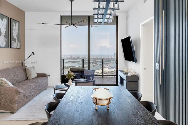 159 NE 6th St 5016, Miami, FL 33132