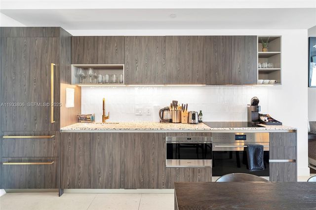 159 NE 6th St 5016, Miami, FL 33132