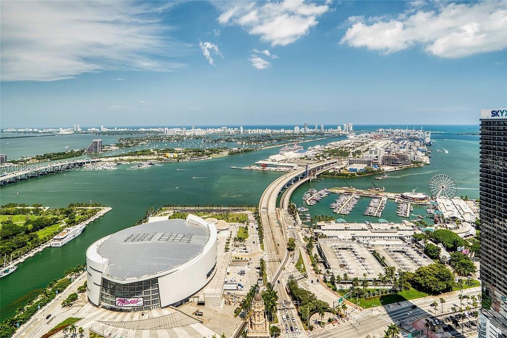 159 NE 6th St 5016, Miami, FL 33132