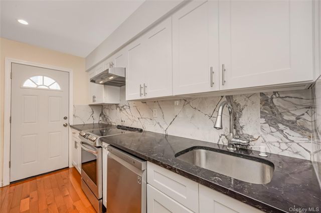426 N Corona Avenue 7, Valley Stream, NY 11580