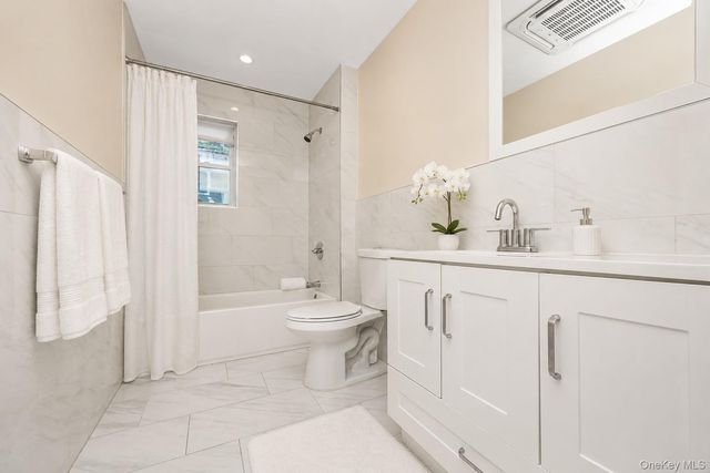 426 N Corona Avenue 7, Valley Stream, NY 11580