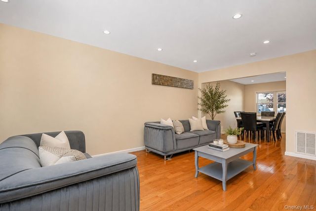426 N Corona Avenue 7, Valley Stream, NY 11580