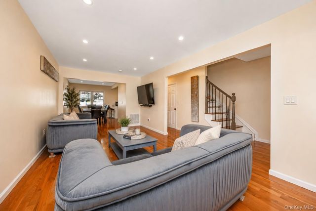 426 N Corona Avenue 7, Valley Stream, NY 11580