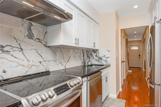 426 N Corona Avenue 7, Valley Stream, NY 11580