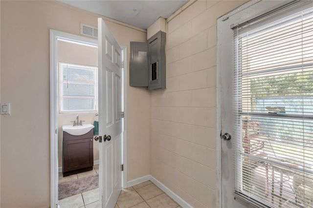 1520 NEWPORT AVENUE, Deland, FL 32724