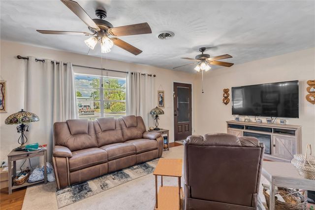 1520 NEWPORT AVENUE, Deland, FL 32724