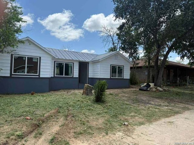 261 Avenue H, Poteet, TX 78065