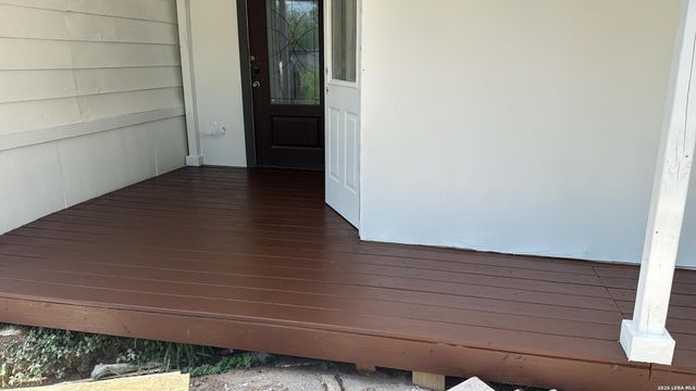 261 Avenue H, Poteet, TX 78065