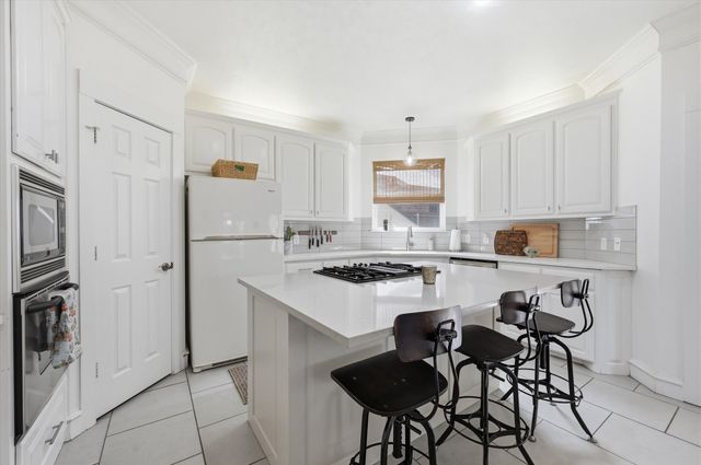 3332 W 4th Street, Fort Worth, TX 76107