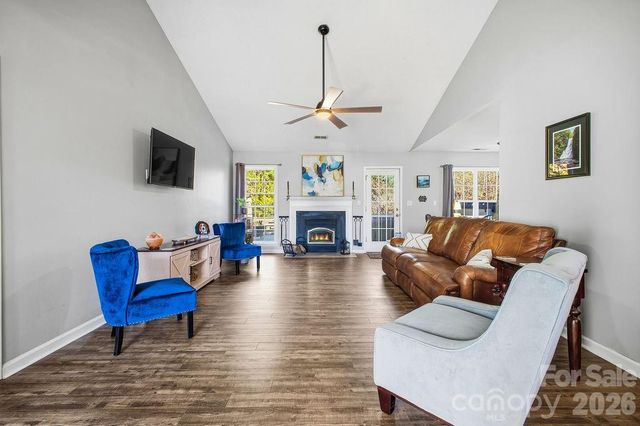 109 N Sunberry Trail, Fletcher, NC 28732