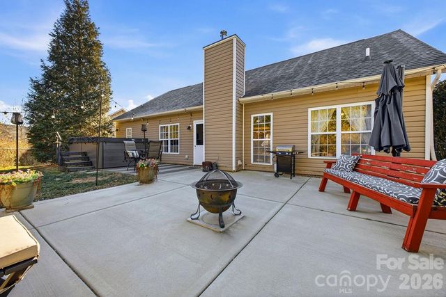 109 N Sunberry Trail, Fletcher, NC 28732