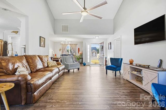 109 N Sunberry Trail, Fletcher, NC 28732