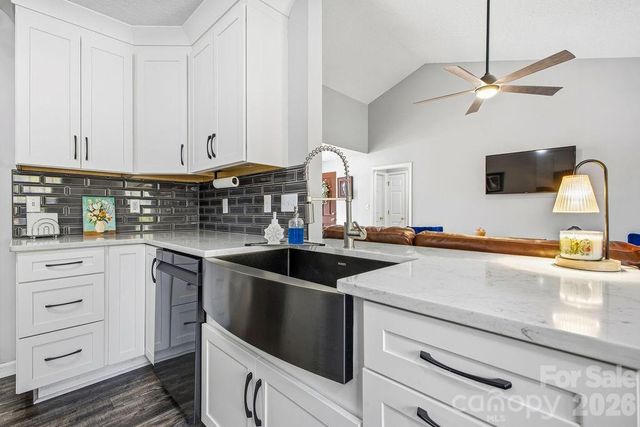 109 N Sunberry Trail, Fletcher, NC 28732