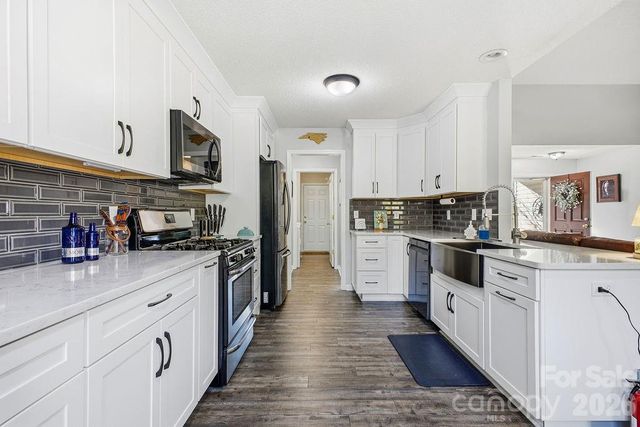 109 N Sunberry Trail, Fletcher, NC 28732