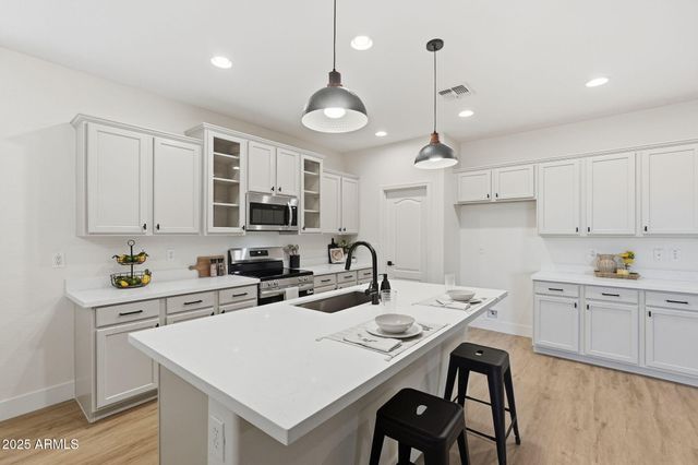 33015 N SLATE CREEK Drive, San Tan Valley, AZ 85143