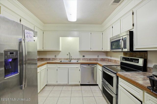 104 Lake Dockery Drive, Byram, MS 39272