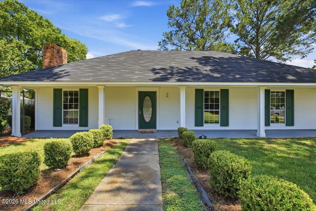 104 Lake Dockery Drive, Byram, MS 39272