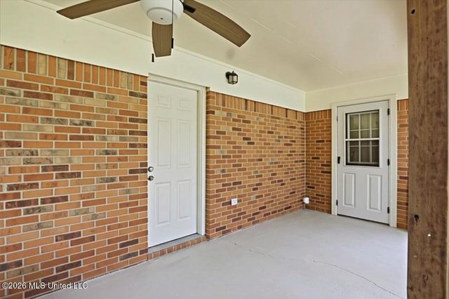 104 Lake Dockery Drive, Byram, MS 39272