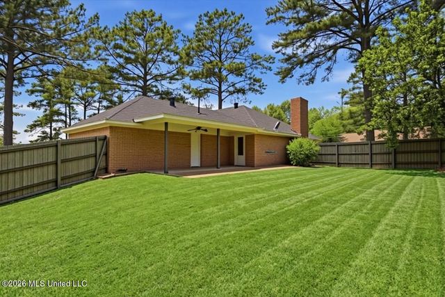 104 Lake Dockery Drive, Byram, MS 39272