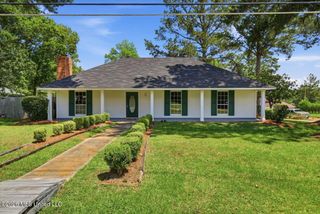 104 Lake Dockery Drive, Byram, MS 39272