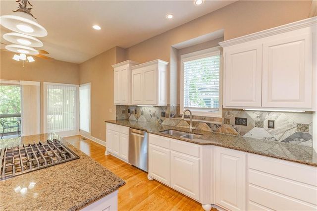 5313 W 124th Terrace, Leawood, KS 66209