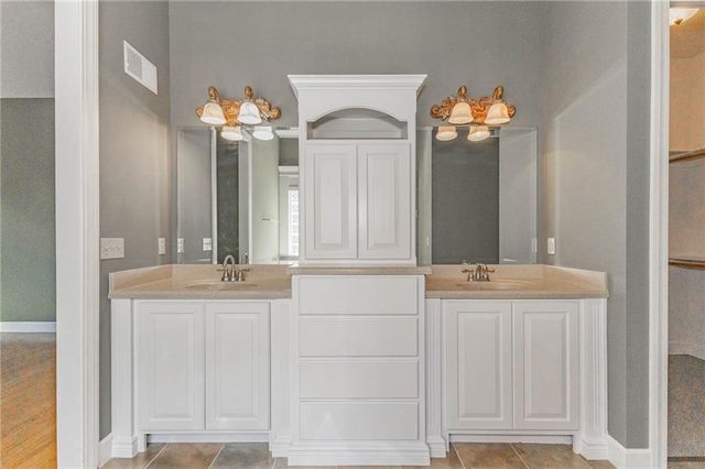 5313 W 124th Terrace, Leawood, KS 66209