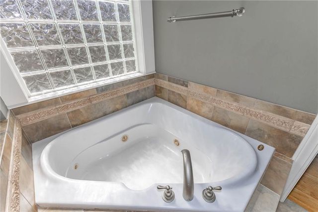 5313 W 124th Terrace, Leawood, KS 66209