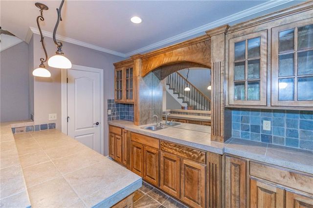 5313 W 124th Terrace, Leawood, KS 66209