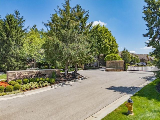 5313 W 124th Terrace, Leawood, KS 66209