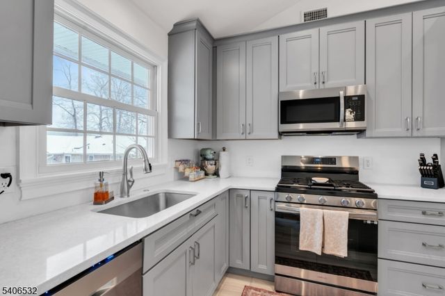 32 Kline Blvd, Woodbridge Twp., NJ 07067