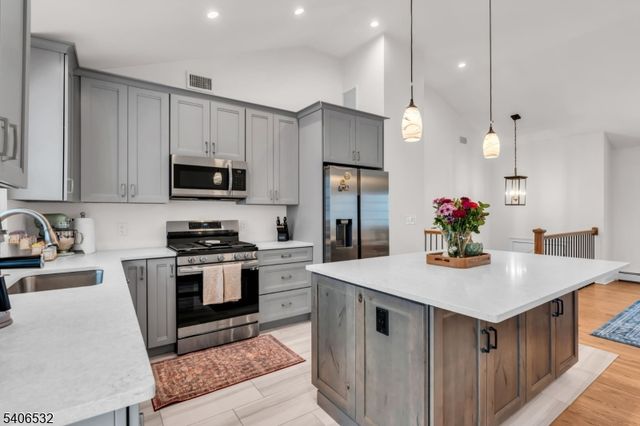 32 Kline Blvd, Woodbridge Twp., NJ 07067