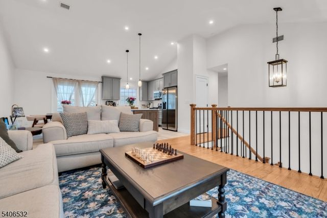 32 Kline Blvd, Woodbridge Twp., NJ 07067