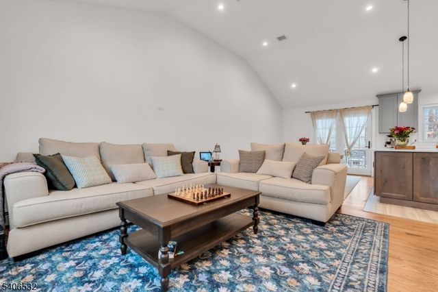 32 Kline Blvd, Woodbridge Twp., NJ 07067