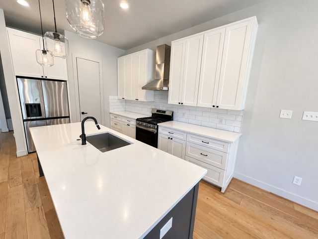 1005 Mount Auburn Avenue, Dallas, TX 75223