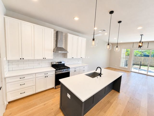 1005 Mount Auburn Avenue, Dallas, TX 75223