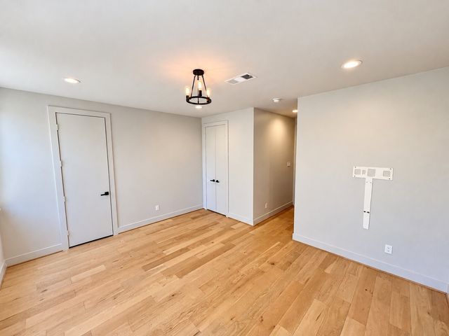 1005 Mount Auburn Avenue, Dallas, TX 75223