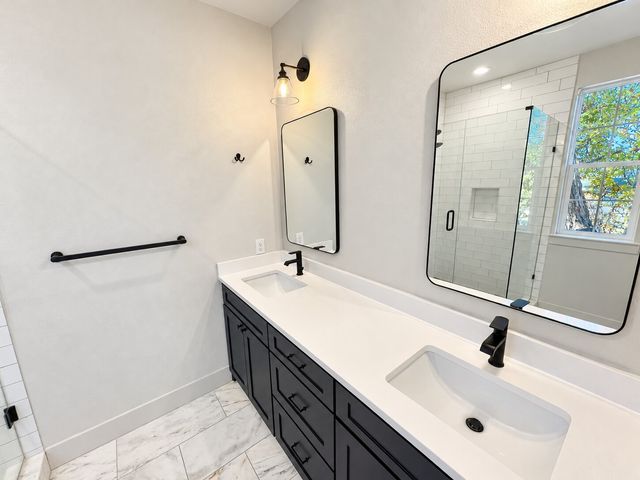 1005 Mount Auburn Avenue, Dallas, TX 75223