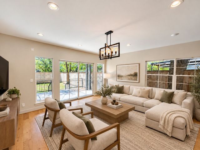 1005 Mount Auburn Avenue, Dallas, TX 75223