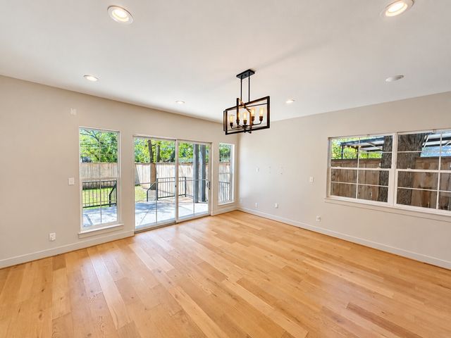 1005 Mount Auburn Avenue, Dallas, TX 75223