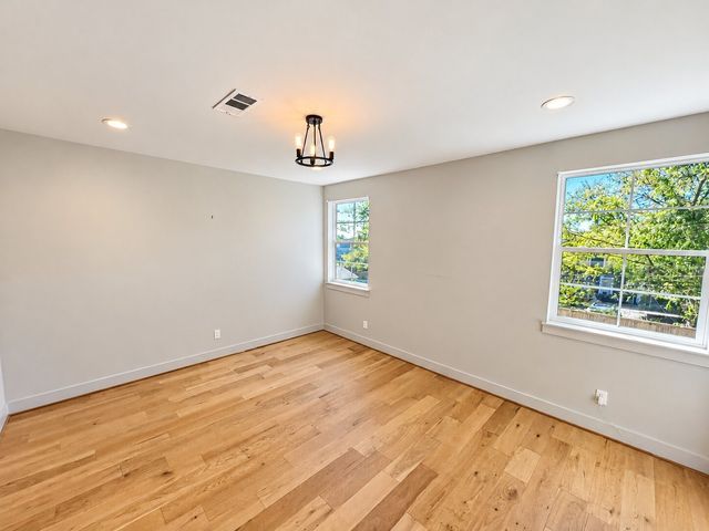 1005 Mount Auburn Avenue, Dallas, TX 75223