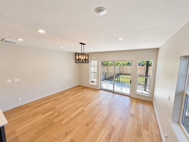 1005 Mount Auburn Avenue, Dallas, TX 75223