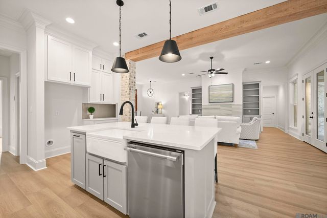 7233 Riverbank Dr, Denham Springs, LA 70706