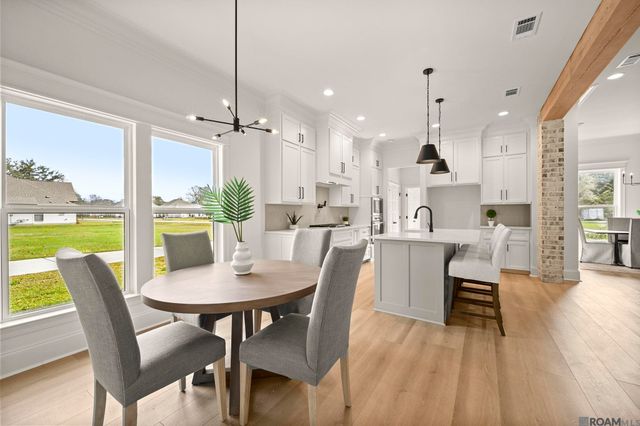 7233 Riverbank Dr, Denham Springs, LA 70706